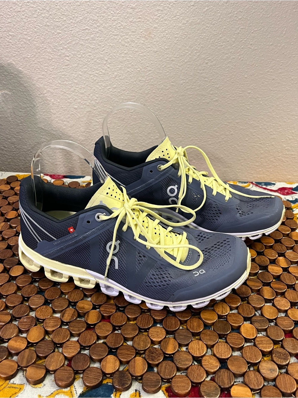 On Cloud Women's Cloudflow running shoes in Smoke/Limelight size 8.5 gray green